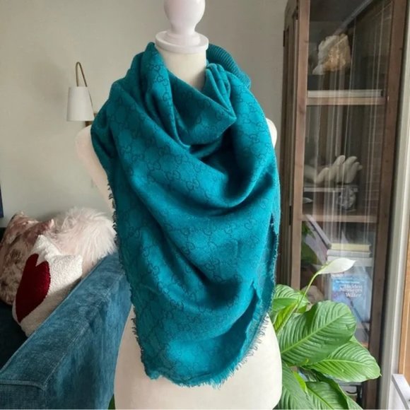 Gucci large 55’’ wool pashmina/shawl/ scarf